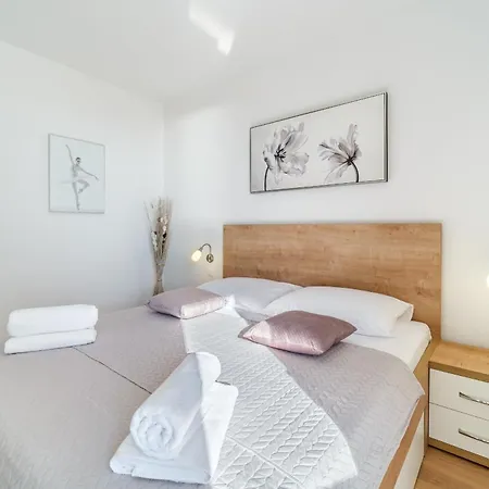 With Wifi - 22131 Apartment Split